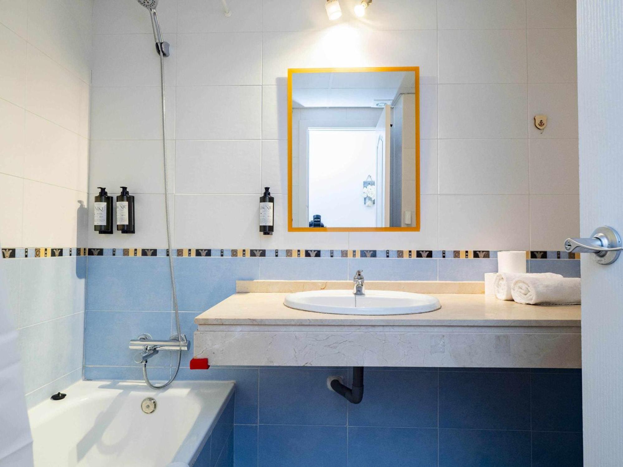 Atico Con Vistas Al Mar Piscina Y Parking Apartment Malaga Exterior photo
