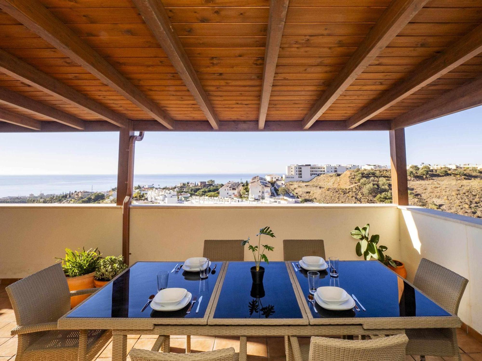 Atico Con Vistas Al Mar Piscina Y Parking Apartment Malaga Exterior photo